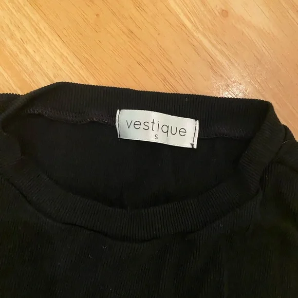 Vestique Classic Black Top - Picture 2 of 2